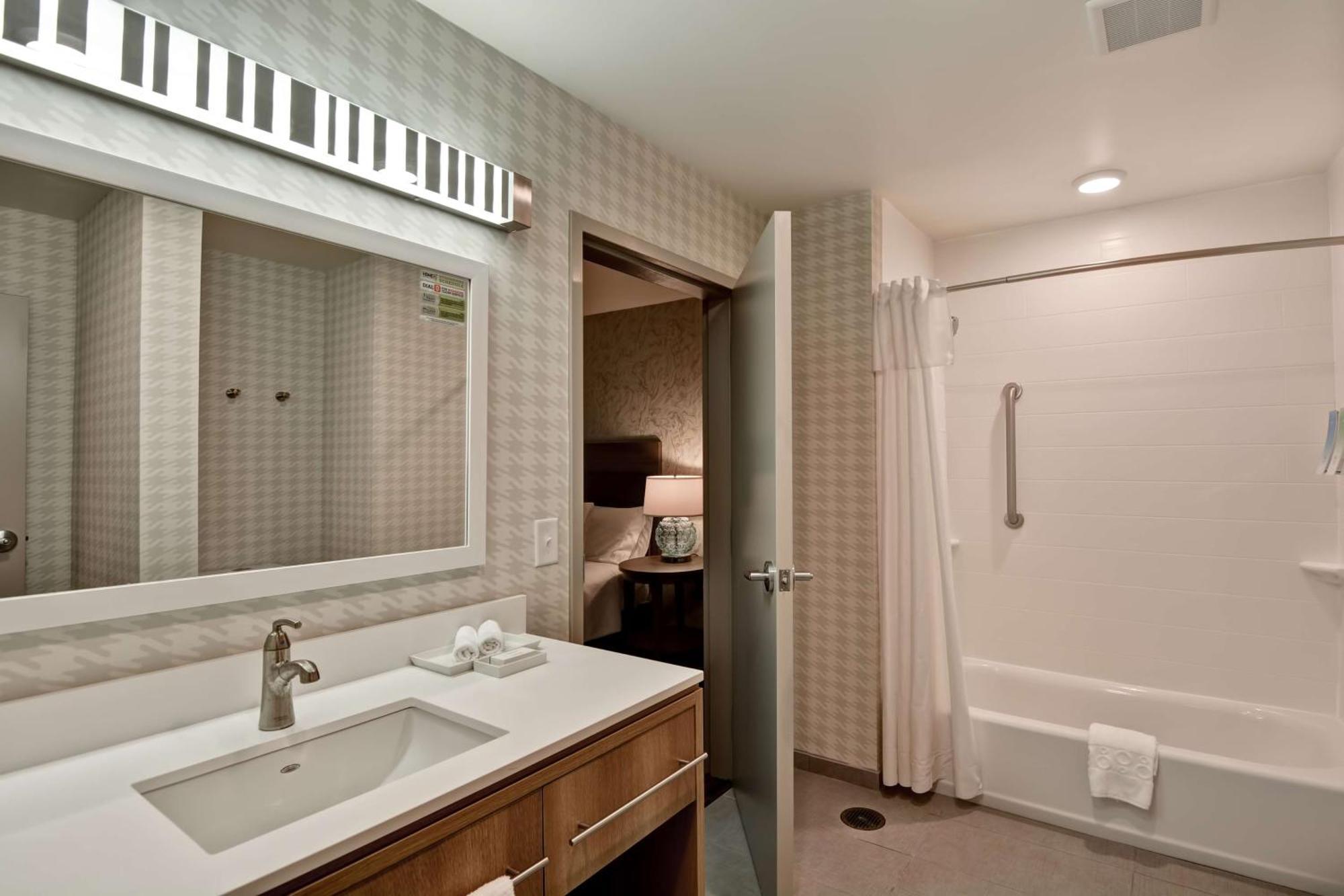 Home2 Suites By Hilton Tampa Usf Near Busch Gardens Экстерьер фото